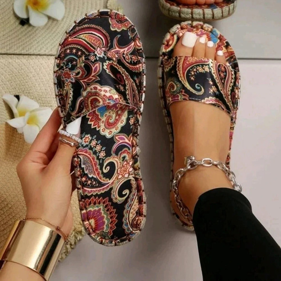 Women Paisley Pattern Slide Sandals, Vacation Summer Flat Sandals - Picture 1 of 7